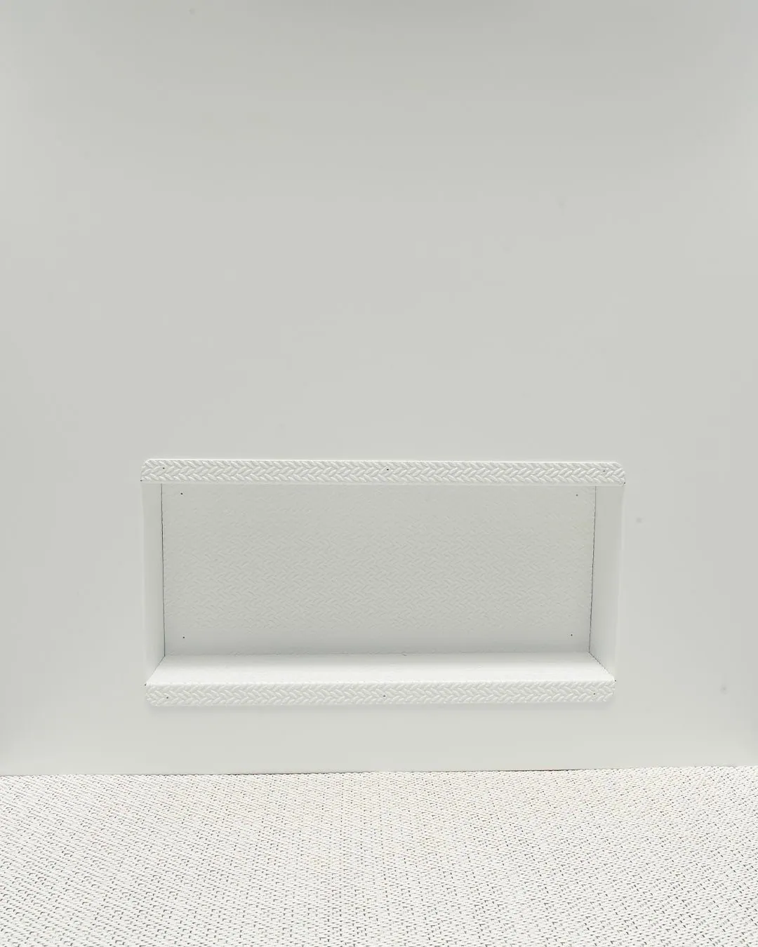 Ascensor Aritco HomeLift Compact de cristal en blanco · Vivienda unifamiliar con escalera de madera en Boadilla del Monte · detalle