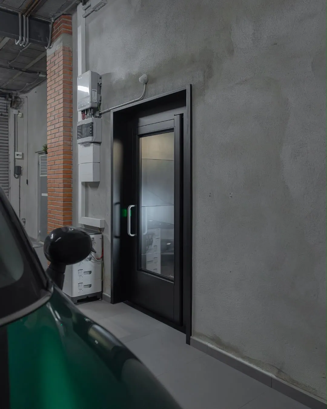 Ascensor Aritco HomeLift Access de cristal en negro · Vivienda unifamiliar en Centelles · vista general