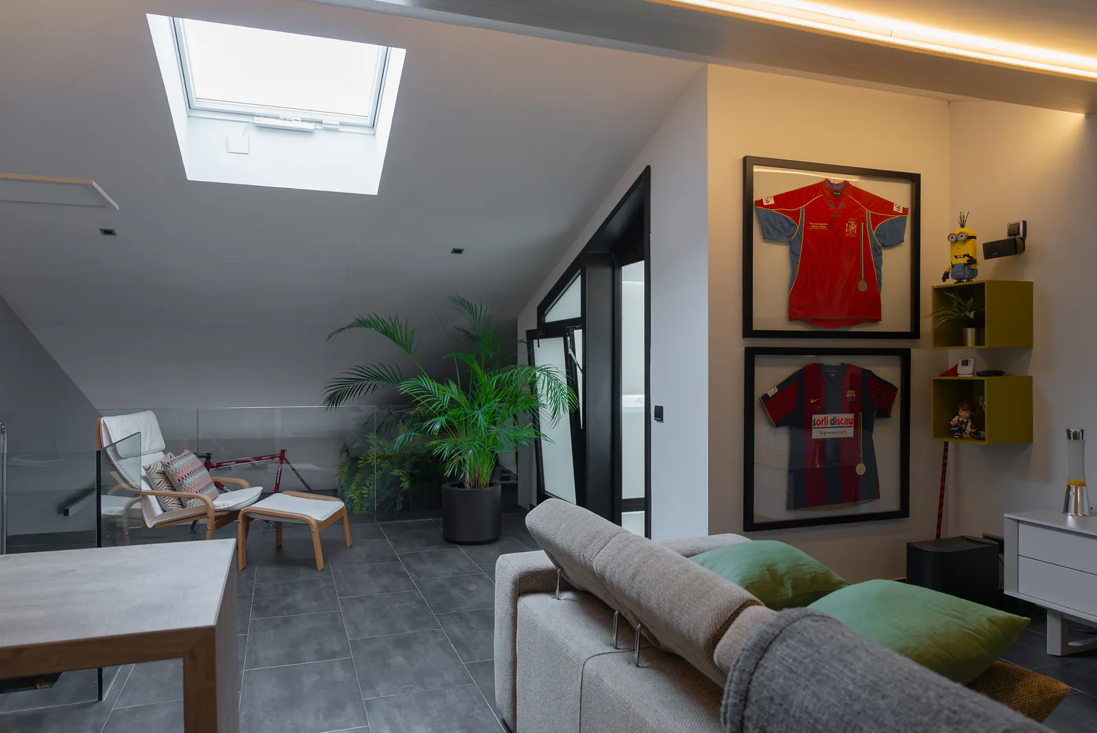Ascensor Aritco HomeLift Access de cristal en negro · Vivienda unifamiliar en Centelles · vista general