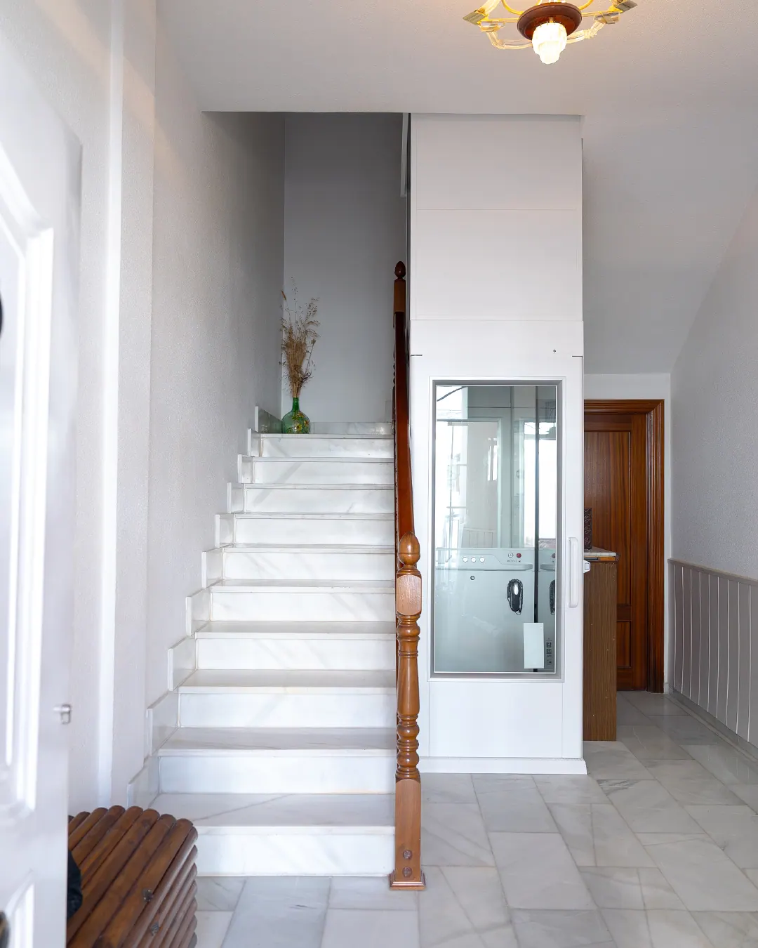 Ascensor Aritco HomeLift Compact de cristal en blanco · Vivienda unifamiliar en Miguelturra · vista general