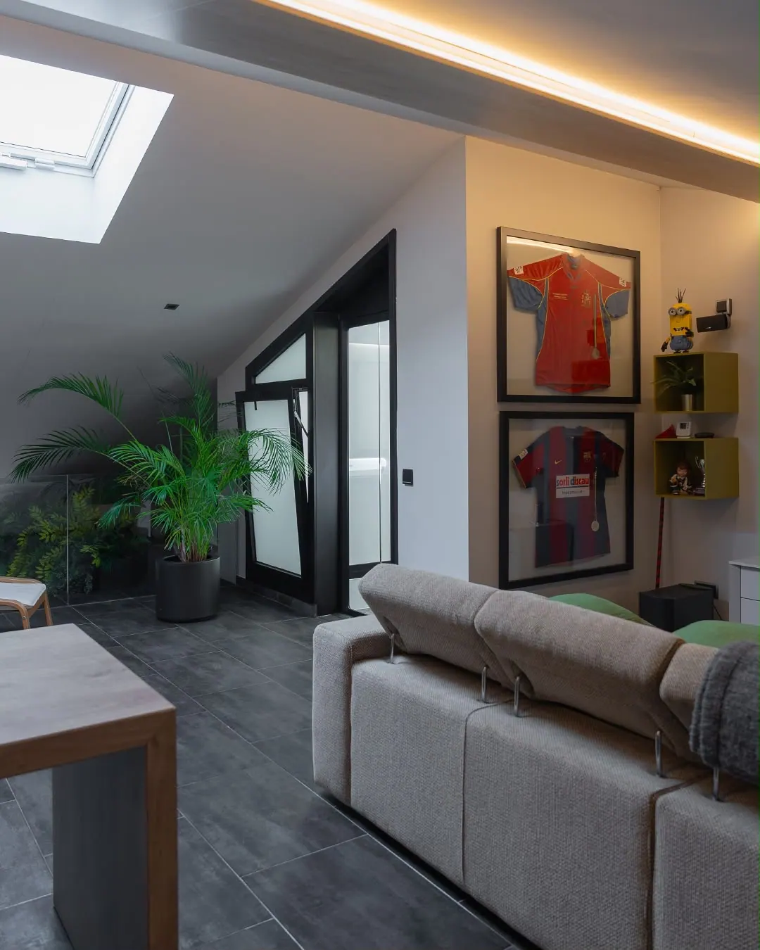 Ascensor Aritco HomeLift Access de cristal en negro · Vivienda unifamiliar en Centelles · vista general