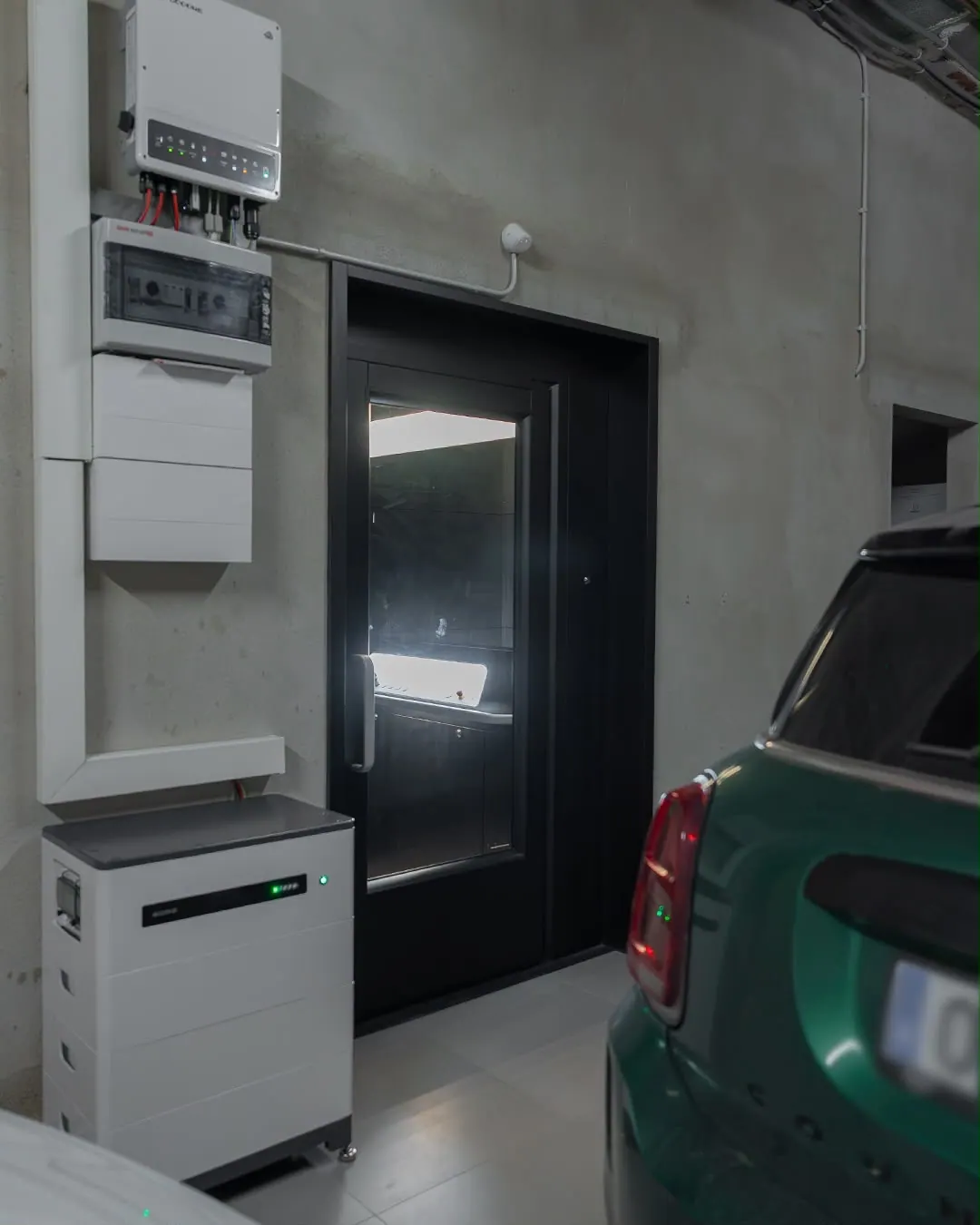 Ascensor Aritco HomeLift Access de cristal en negro · Vivienda unifamiliar en Centelles · vista general