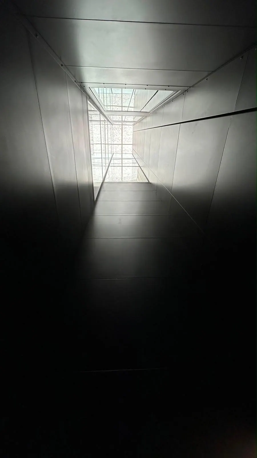 Ascensor Aritco HomeLift Access de cristal en negro · Vivienda unifamiliar en Centelles · interior