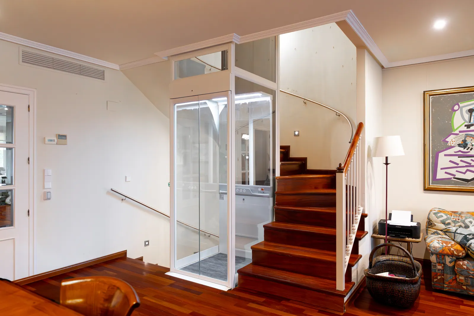 Ascensor Aritco HomeLift Compact de cristal en blanco · Vivienda unifamiliar en Zaragoza · vista general