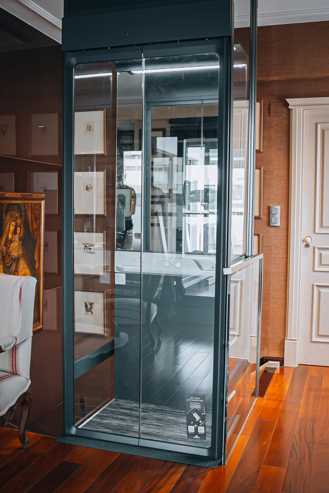 Ascensor Aritco HomeLift Compact de cristal en antracita · Dúplex en Zaragoza · vista general