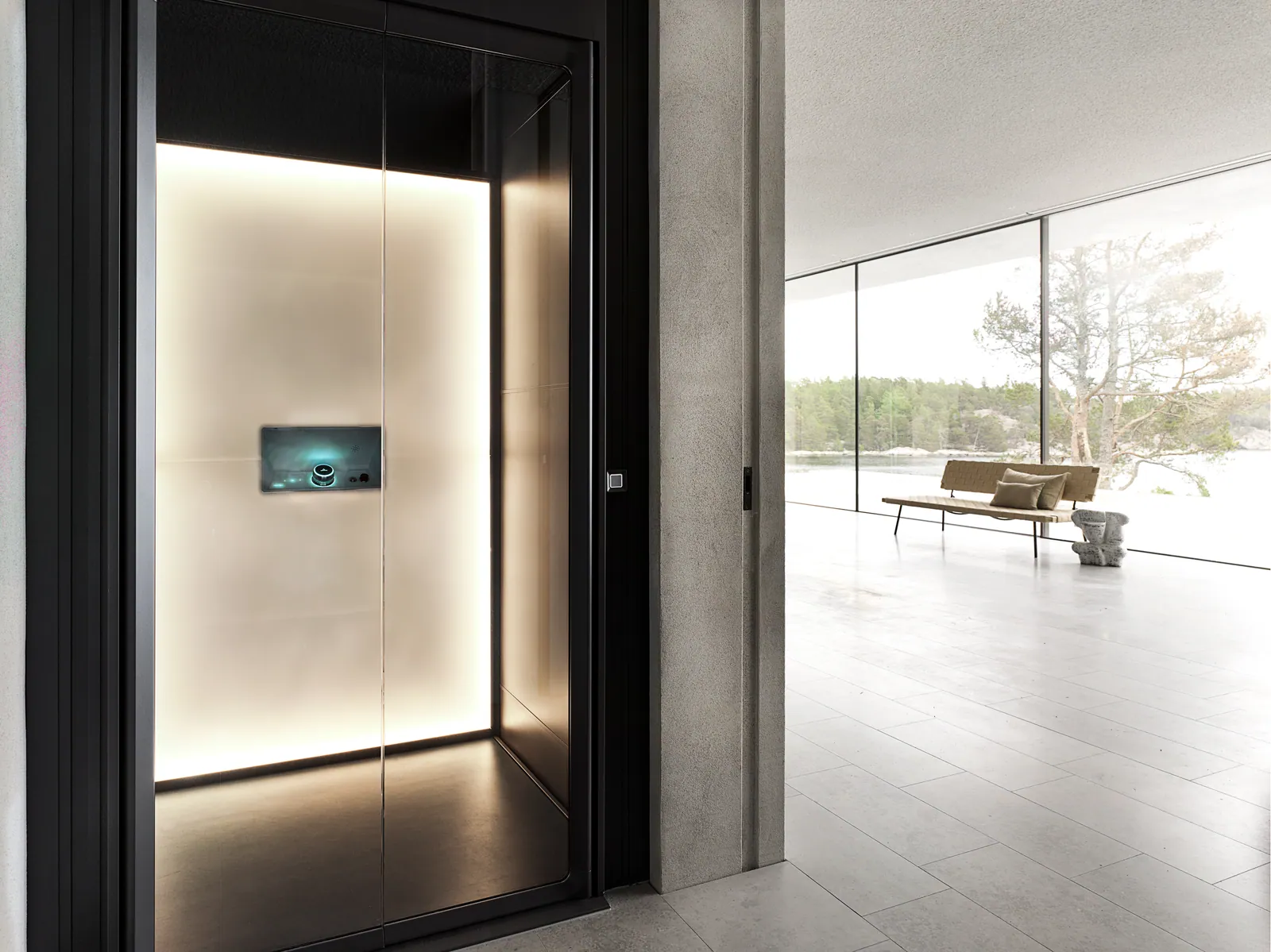Ascensor Aritco HomeLift de cristal en negro · Vivienda unifamiliar en Stavnäs · vista general